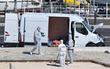 Đâm xe liên tiếp vào người chờ ở bến xe buýt tại Marseille, Pháp